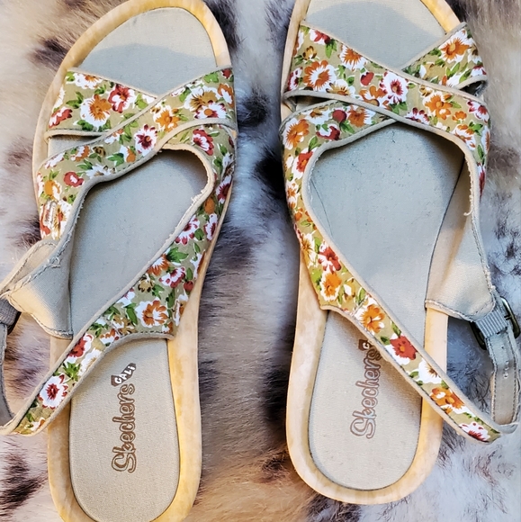 Skechers Floral Cork Strap Wedges - Picture 2 of 6